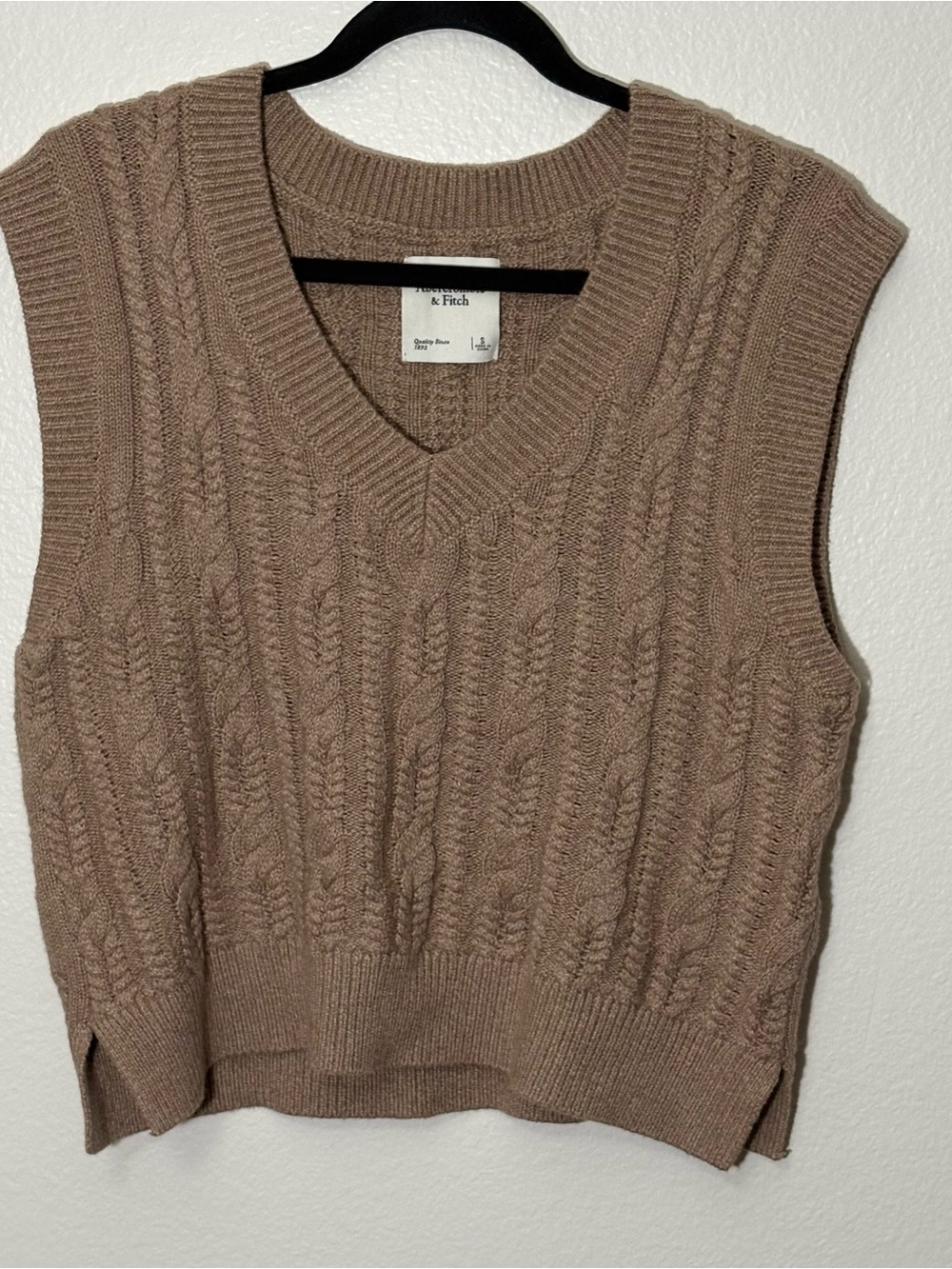 Abercrombie & Fitch Cable Knit V-Neck Sweater Vest in Taupe